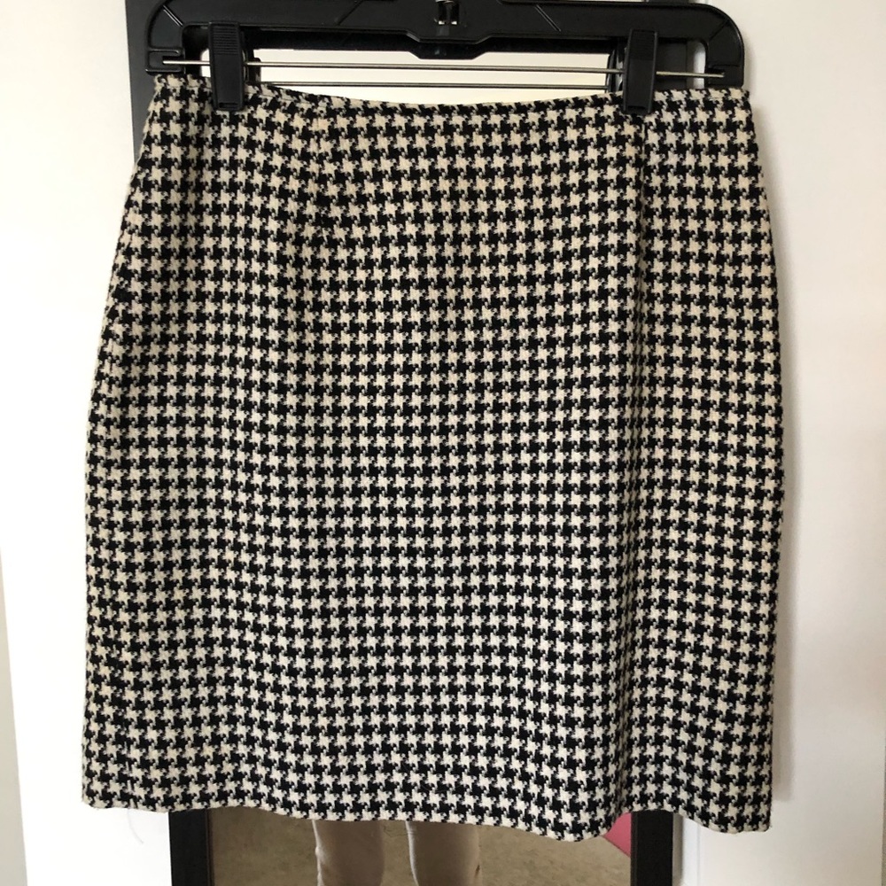 Petite Sophisticate Houndstooth Skirt Size 8.